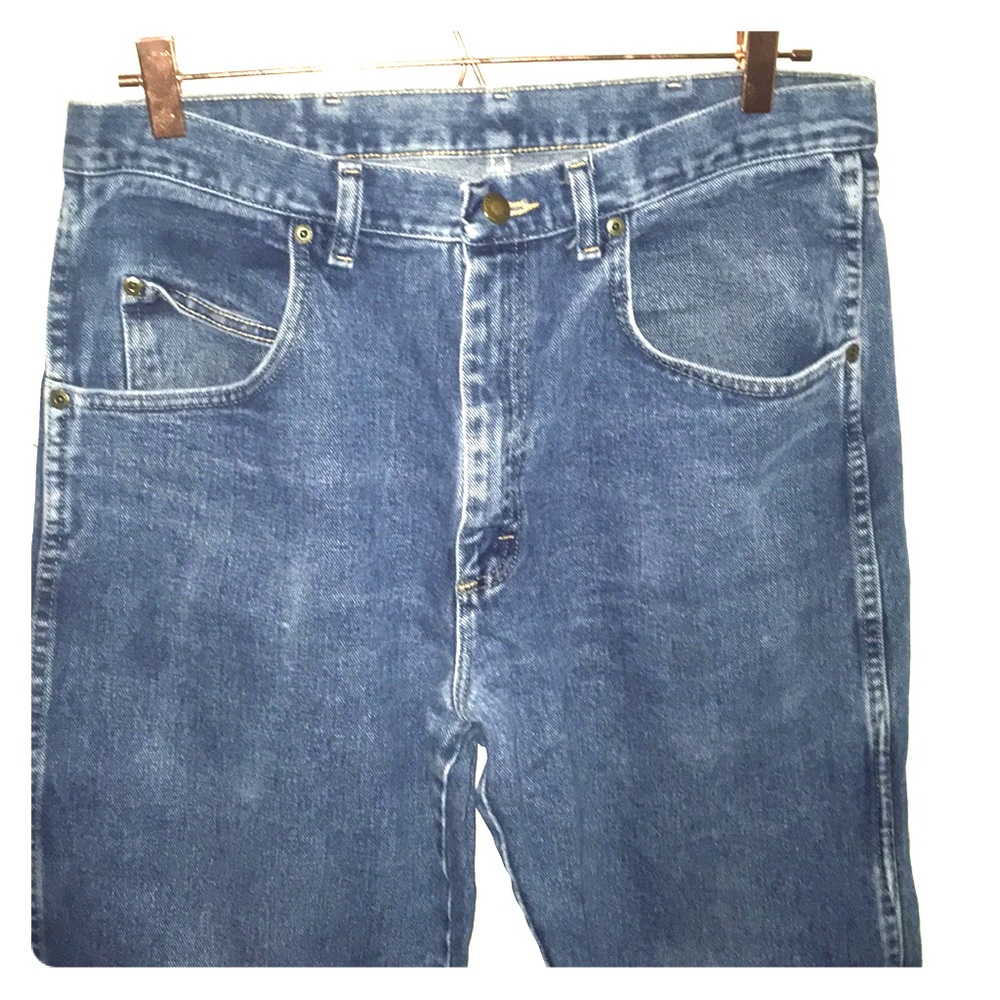 Wrangler 34x32 Rugged Wear Relaxed Blue Jeans